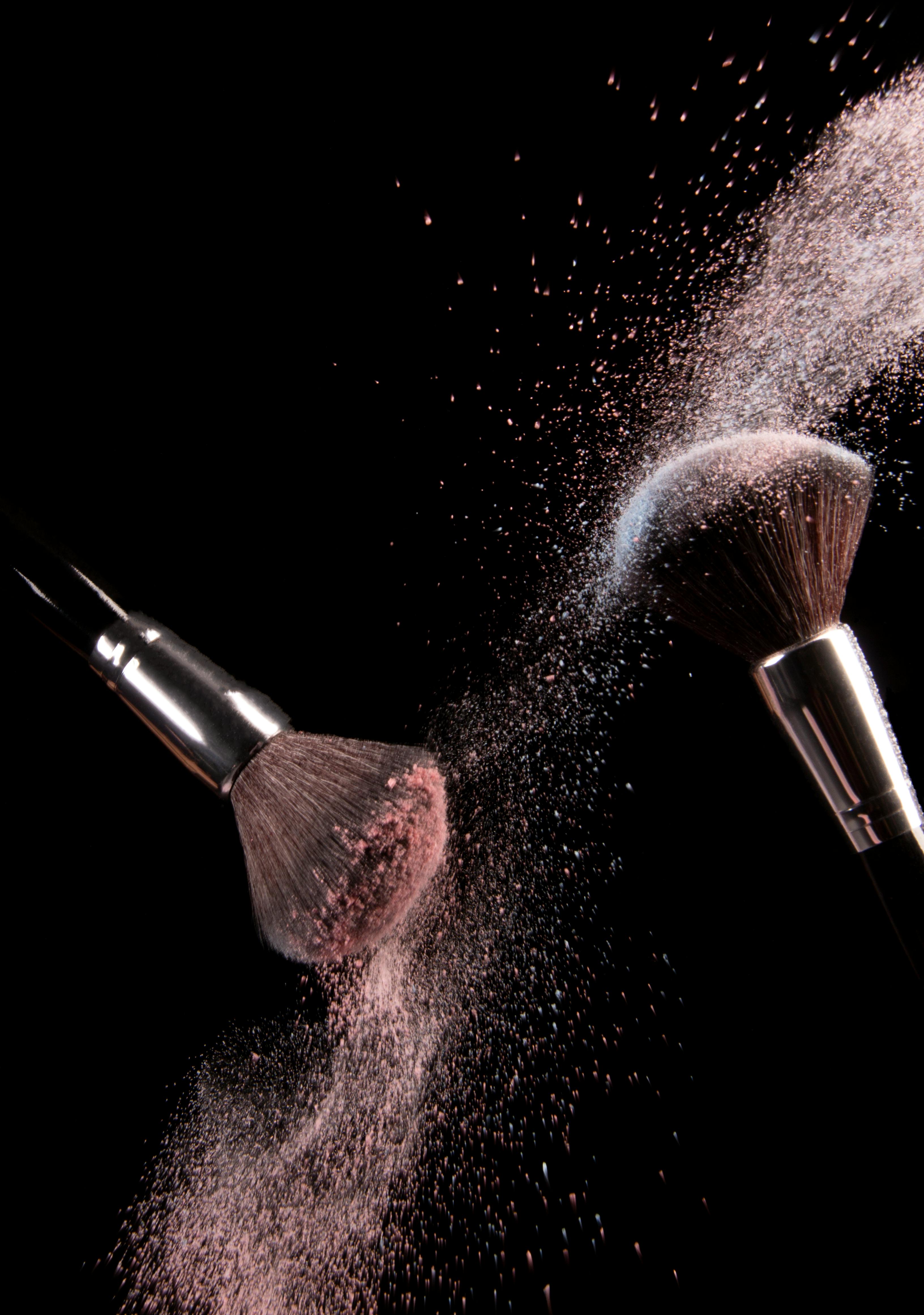 💄 Dirty Brushes, Dirty Secrets: Why Your Makeup Tools Might Be Sabotaging Your Skin - www.AmBreak.com
